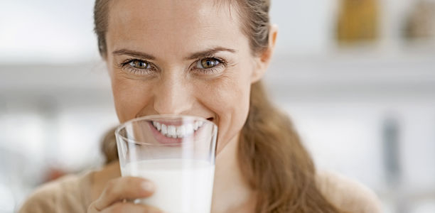 Bild zu Osteoporose-Prävention - Kalziumreich essen und trinken bei Osteoporose