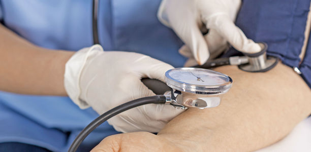 Bild zu Hypertonie - Blutdrucksenkung hilft langfristig