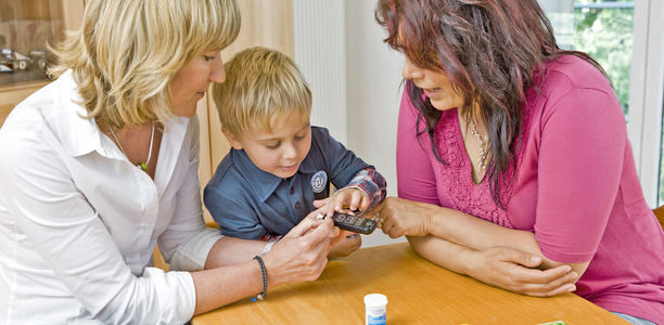 Bild zu Kinder mit Diabetes - Eltern haben oft Schuldgefühle