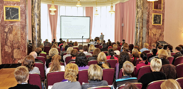 Bild zu Kirchheim-Forum Wiesbaden - Wie kann Pflege besser werden? 