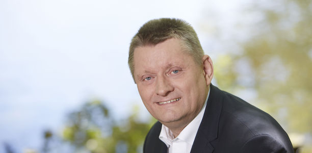 Bild zu Standpunkt am Standort: - Innovationen für ein besseres Leben - Bundesgesundheits­minister Gröhe bei Bayer