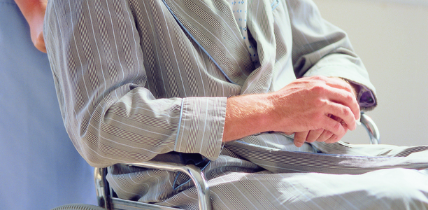 Bild zu Pflege - Alte Menschen mit Diabetes benötigen individuelle Versorgung