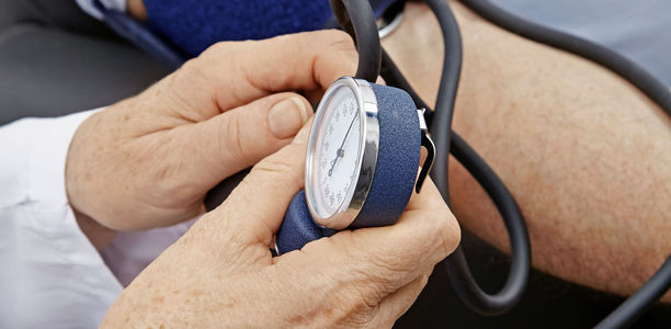 Bild zu Bluthochdruck - Gesunder Lebensstil allein reicht nicht immer aus