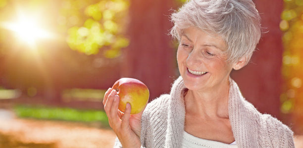 Bild zu Ernährung - Genussvoll essen und trinken im Alter