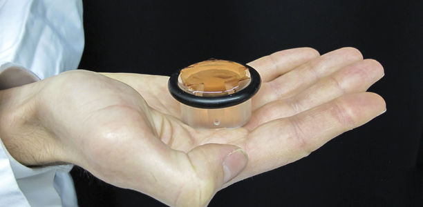 Bild zu  Blutzuckermessung - Licht statt Spritze