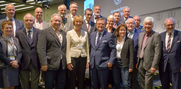 Bild zu Bundesärztekammer - BÄK-Präsident Montgomery im Amt bestätigt