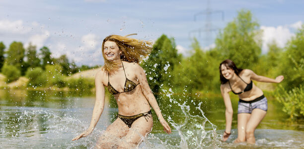 Bild zu Nasse Abkühlung - Beim Baden auf Glukosespiegel und Hautverletzungen achten