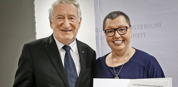 Bild zu Auszeichnung - Ehrung von Professor Dr. Helmut Schatz