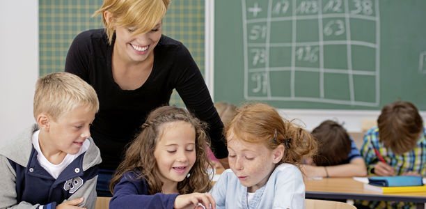 Bild zu Kinder- und Jugendärzte fordern: -  Kinder mit Typ-1-Diabetes brauchen flächendeckend Schulgesundheitspflegekräfte