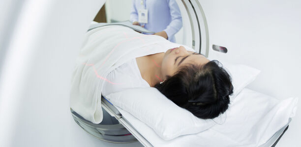 Bild zu Koronare Herzkrankheit - BMJ Studie zeigt: CT reduziert Herzkatheter