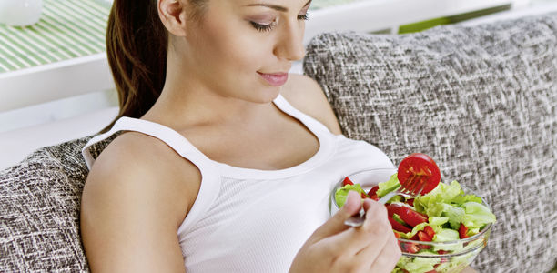 Bild zu Stärkung eines gesunden Lebensstils - Förderung von gesunder Ernährung bei Schwangeren und jungen Familien