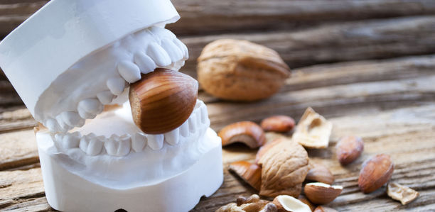 Bild zu Parodontitis - Experten raten zur regelmäßigen Zahnarztkontrolle