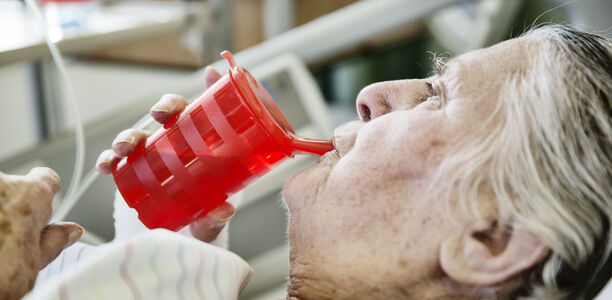 Bild zu COVID-19 und Senioren - Geriater stellen Maßnahmen zum Schutz und zur Versorgung älterer Menschen vor