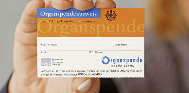 Bild zu Organspende  - BZgA verzeichnet gestiegenes Interesse am Organspendeausweis