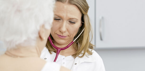 Bild zu Schwerpunkt „Geriatrie“ - Über- versus Unterversorgung im Alter