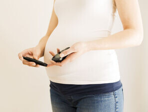 Bild zu Gestationsdiabetes - DDG: „Dringender Verbesserungsbedarf im Screening-Verfahren“