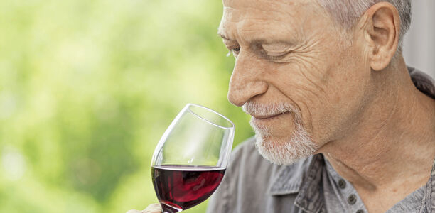 Bild zu Tag der älteren Menschen - Informationen der BZgA zu Alkoholkonsum