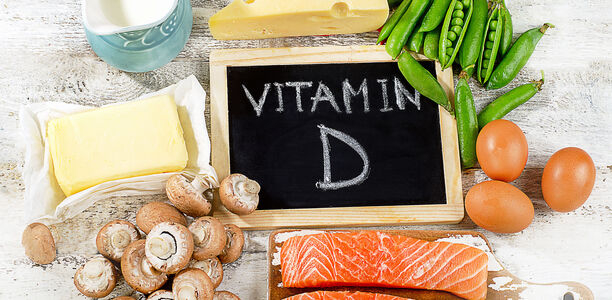 Bild zu 14. Ernährungsbericht der DGE - Guter Vitamin-D-Status kann vor akuten Atemwegsinfektionen schützen