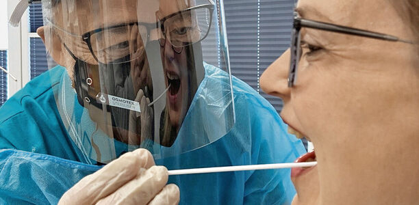 Bild zu COVID-19 - Patienten mit Diabetes haben ein höheres Risiko für schwere COVID-19-Verläufe – welche Schutzmaßnahmen sind möglich?