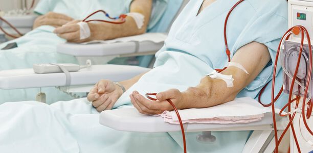 Bild zu Covid-19 - Dialysepatienten gehören in mehr­facher Hinsicht zur Hochrisiko­gruppe