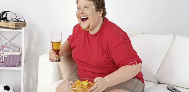 Bild zu Übergewicht - Fachgesellschaften fordern verhältnispräventive Maßnahmen 