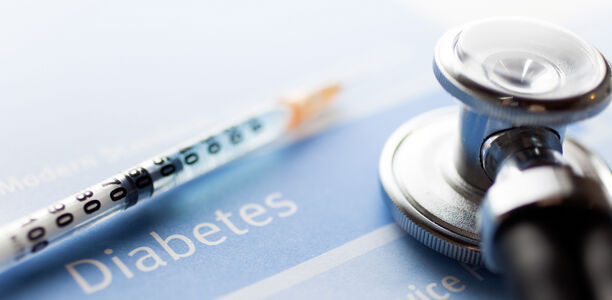 Bild zu Definitionen und Abgrenzung der Leistungen am Beispiel rtCGM - Stellungnahme der Deutschen Diabetes Gesellschaft mit ihrer Arbeitsgemeinschaft Diabetes & Technologie zur Technischen Einweisung vs. Schulung in der Diabetologie