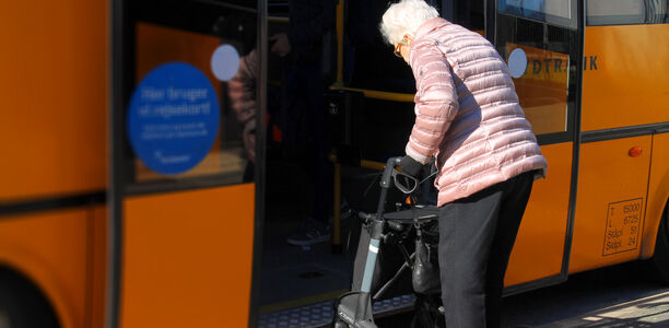 Bild zu Generation 80+: - Impfbereitschaft gut, Erreichbarkeit der Impfzentren schlecht