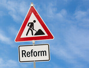 Bild zu Schwerpunkt "Reformen im Gesundheitssystem" - Stillstand oder Aufbruch in der Diabetologie?