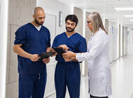 Bild zu Übersichtsarbeit - Pflegefachpersonal kann ärztliche Aufgaben übernehmen